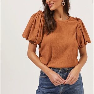 ASTR. XS. Puff sleeve top